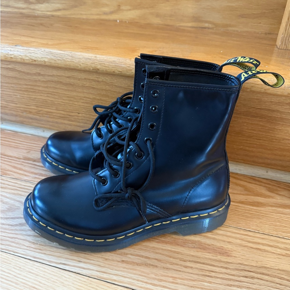 1460 Smooth Leather Lace Up Boots - DR. MARTENS